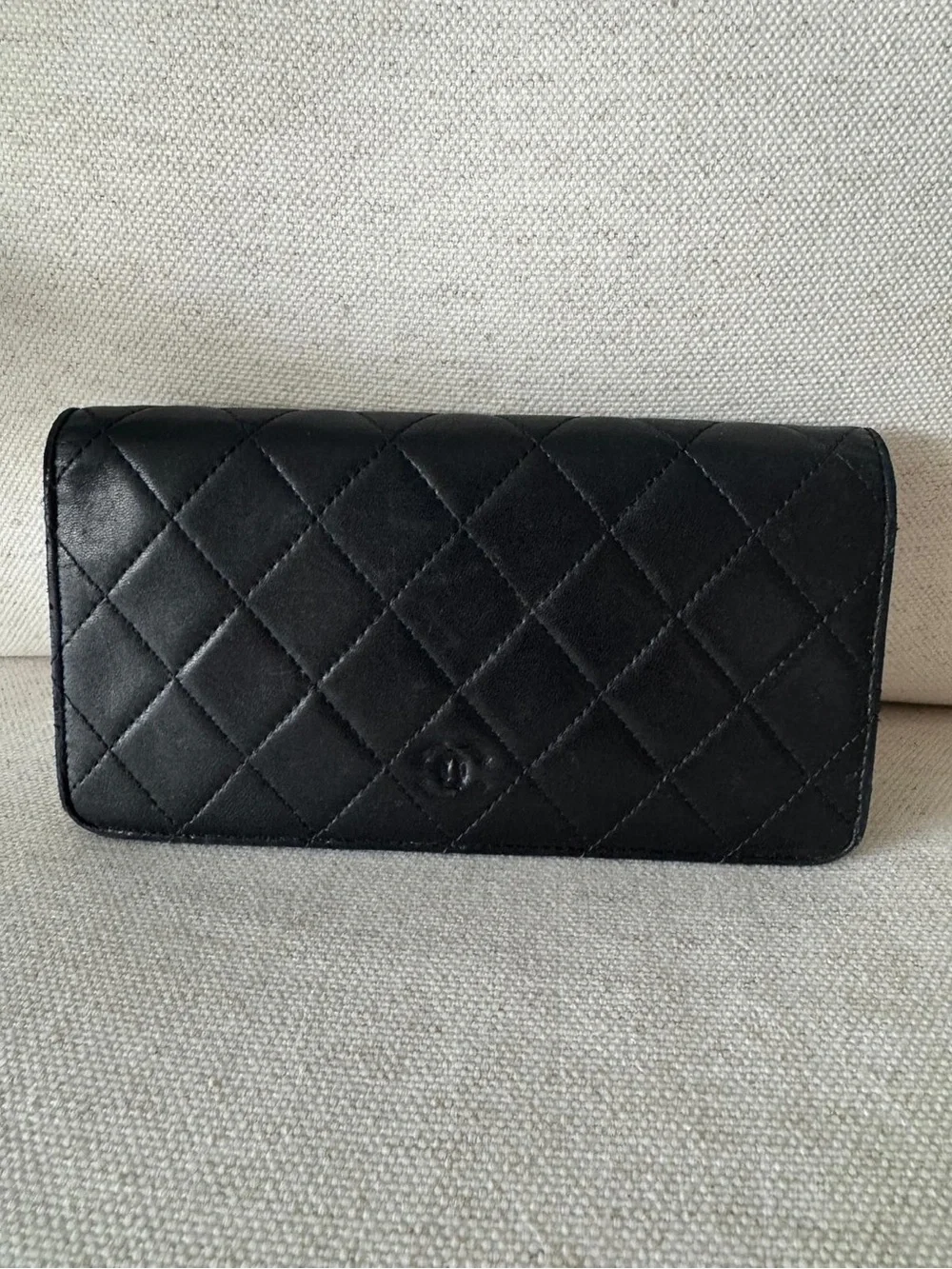 Authentic Chanel Classic Quilted Lambskin Bifold Flap Yen Black Wallet-FLAWED